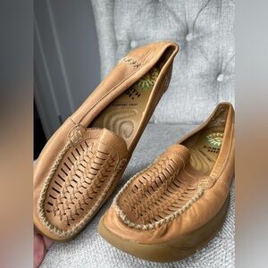 Earth Origins Moccasins Leather Slip on Shoe Comfort Woven Brown Tan Sz 7.5